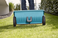 Gardena Streuwagen L Universalstreuer 45cm Streubreite, für 400 m² Rasenfläche